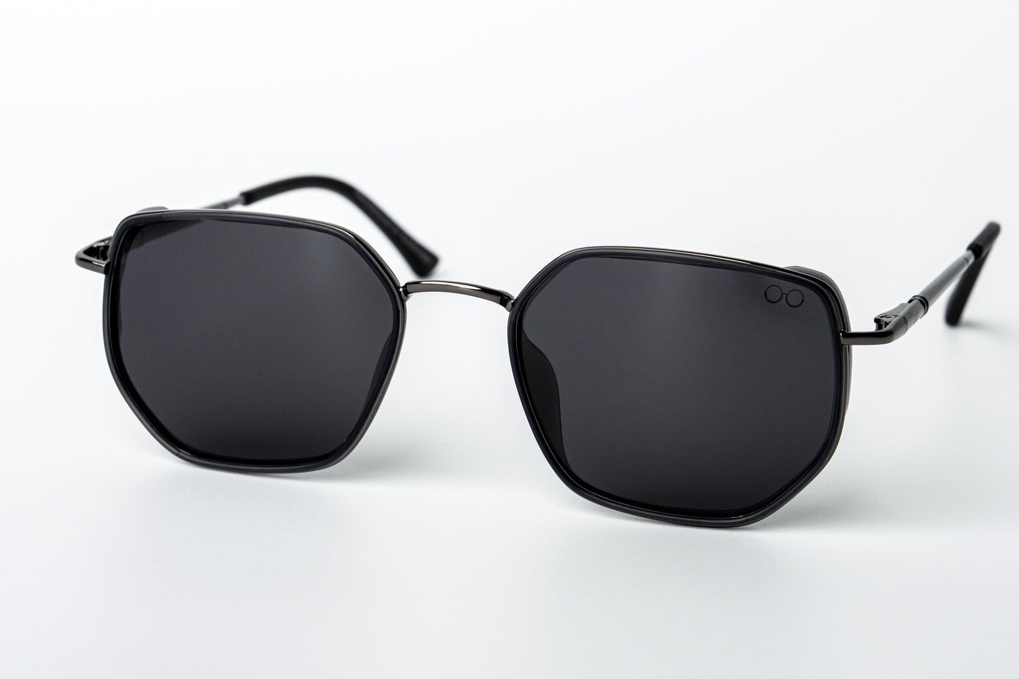 Octagonal Edge Polarized