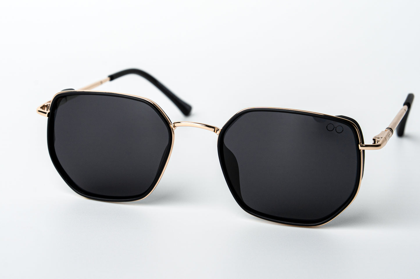 Octagonal Edge Polarized